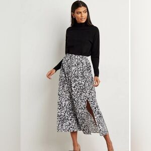 H&M Black and White Midi A-Line Skirt with Split Hem